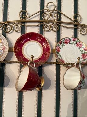 Rosina Bone China England Floral
Decorated Tea Cups & Saucer Gold Trim and stand